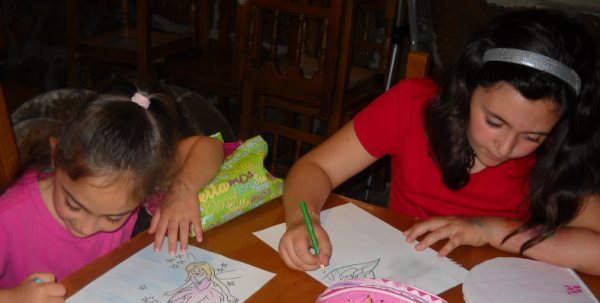 Taller de manualidades y dibujo de la Hoguera Carolinas Altas