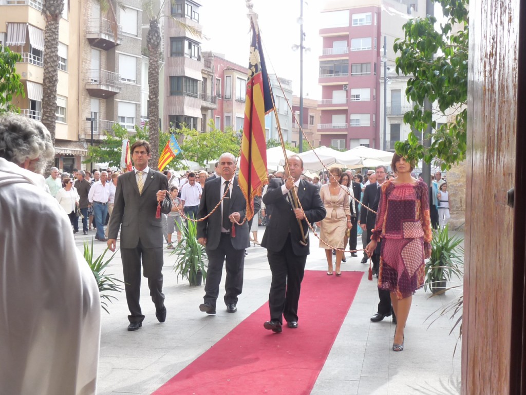 entrada_senyera_esglsia_9_octubre_Benifai_Resolucion_de_Escritorio