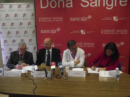 Firma del convenio entre la Federación de Fallas de Especial y la Federación de Donantes de sangre para realizar acciones solidarias Firma del convenio entre la Federación de Fallas de Especial y la Federación de Donantes de sangre para realizar acciones solidarias