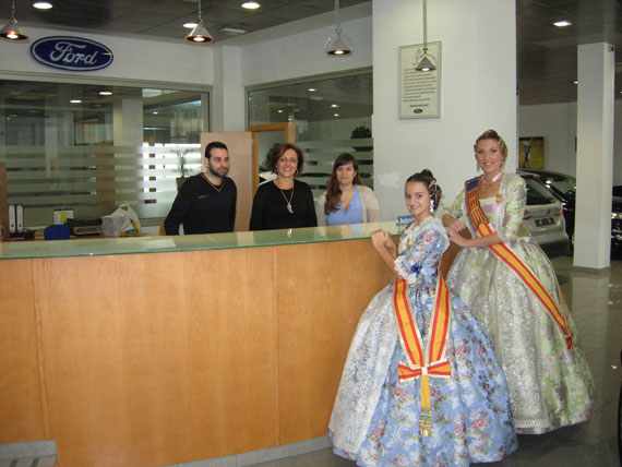 Inma García e Irene Andreu, sobre ruedas: las Falleras Mayores de Torrente 2012 visitan Vedat Mediterráneo