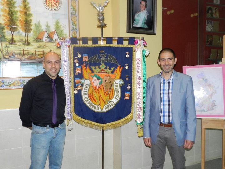 Firma contratos Falla Antoni Pardo de Torrent