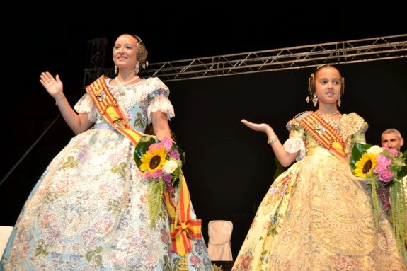 Carla y Candela en el Día del Fallero 575x383